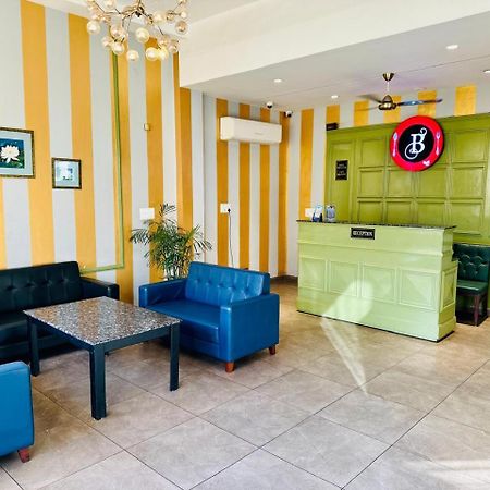 Hotel Golden Fern Patiāla Esterno foto