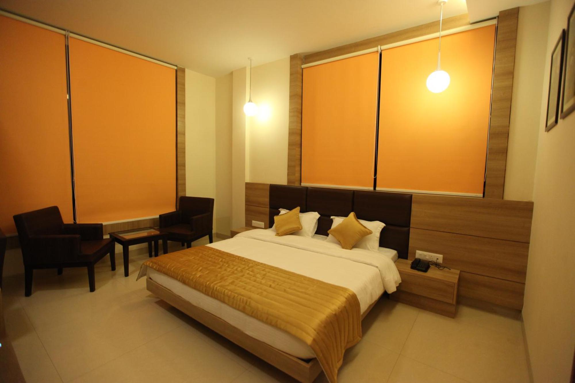 Hotel Golden Fern Patiāla Esterno foto