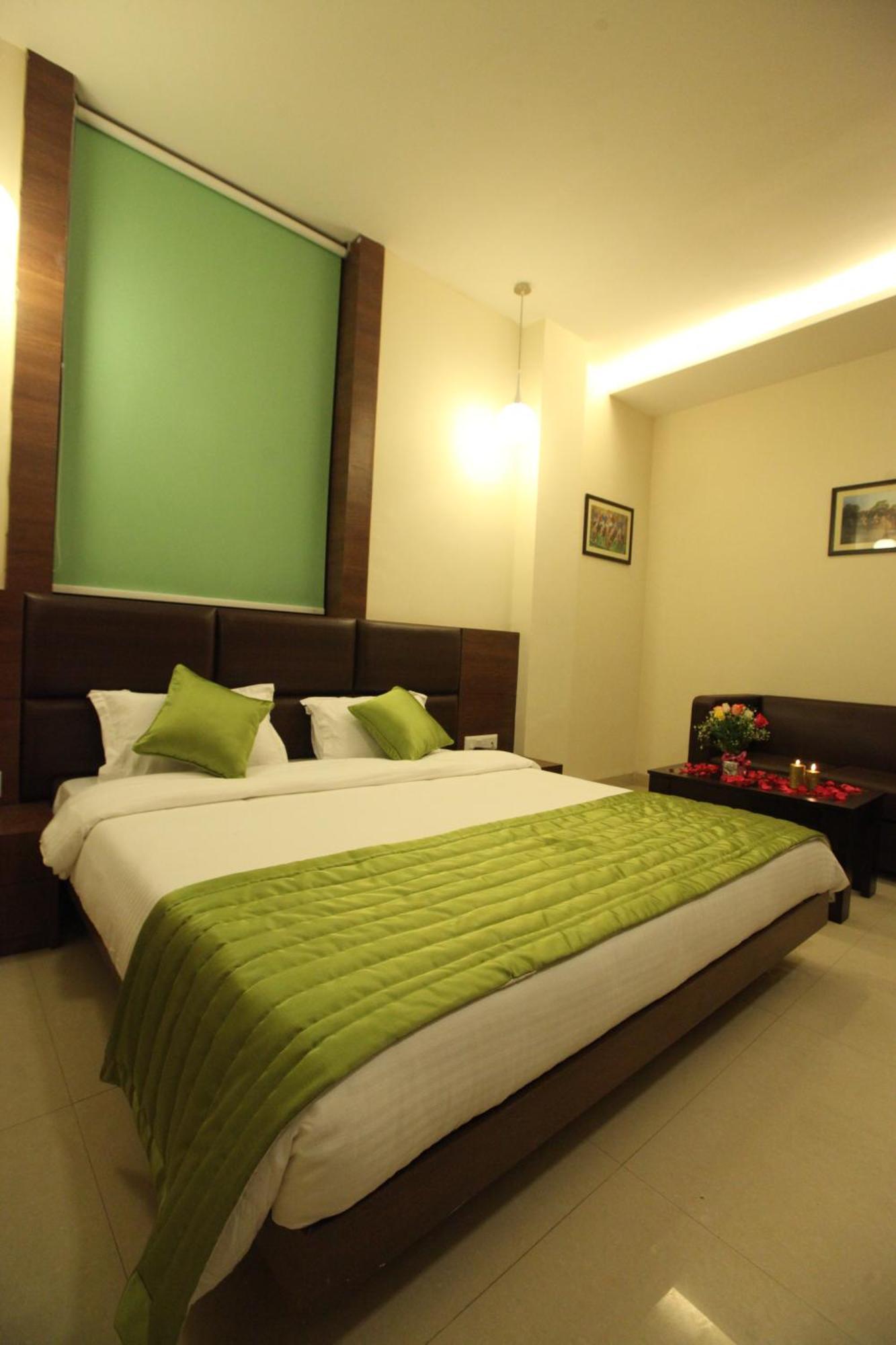 Hotel Golden Fern Patiāla Esterno foto