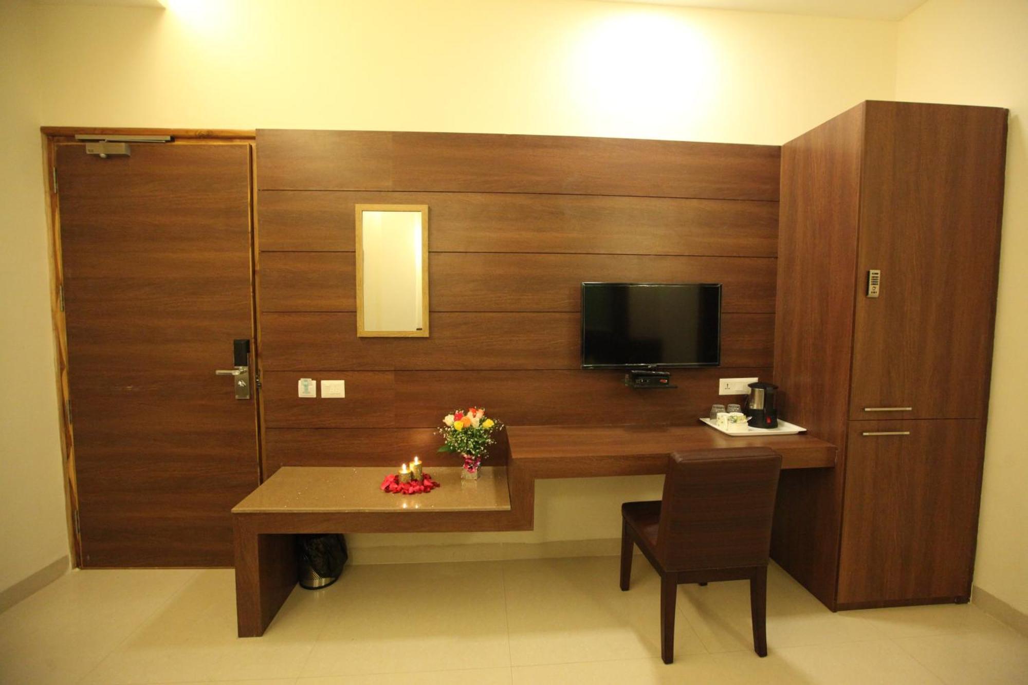 Hotel Golden Fern Patiāla Esterno foto